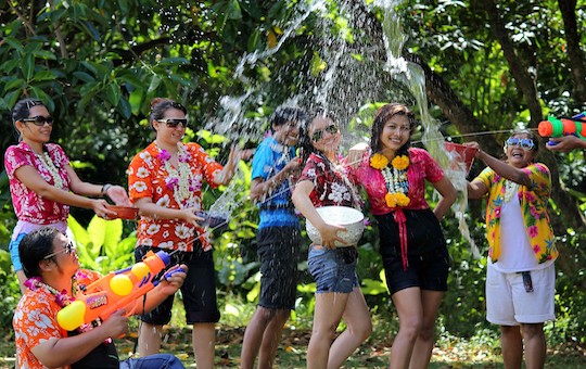 Songkran-Festival-Thailand-Outfit