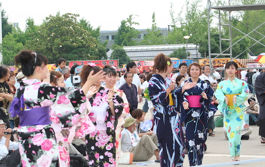 Yukata-Kimono-auf-Festival